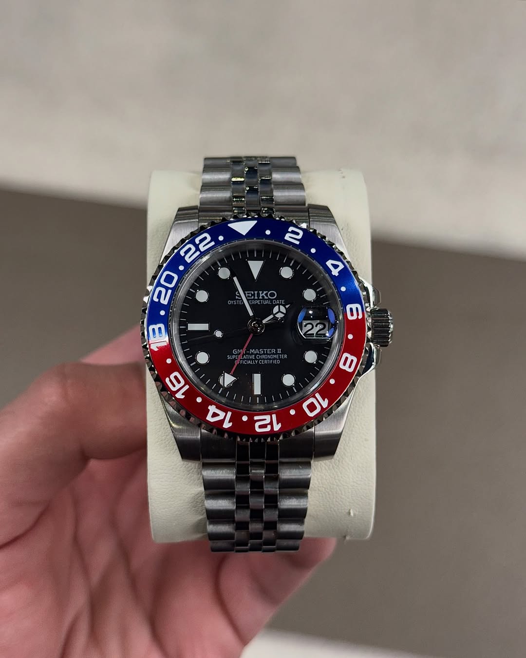 Twilight Duo Gmt Seiko mod watch front view with detailed dial